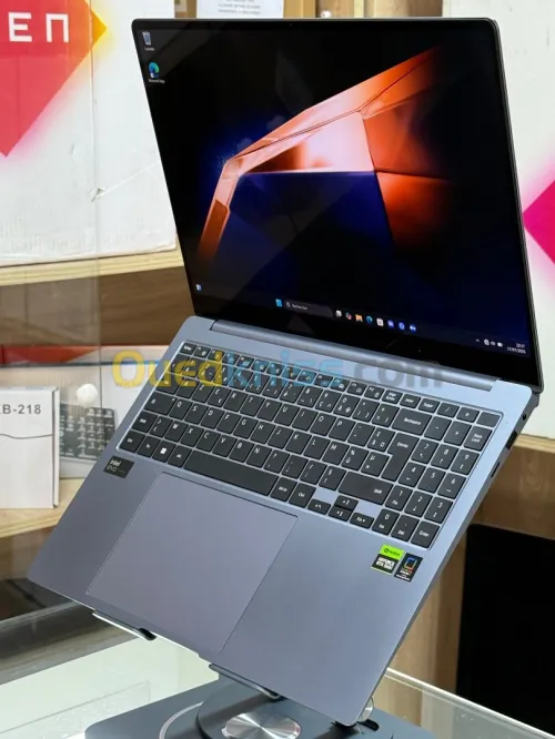 SAMSUNG GALAXYBOOK 4 ULTRA 960XG INTEL CORE ULTRA 7 155H 32GO 1TO SSD NVIDIA GEFORCE RTX4050 3K OLED