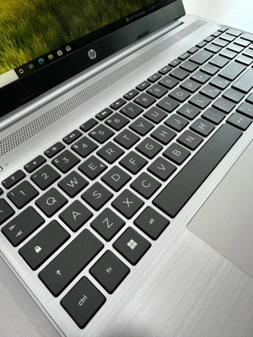HP 250 G8 NOTEBOOK i5-11em 8GB 512GB SSD 14'' 