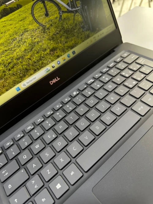 Laptop DELL Vostro 5490 8GB 256GB 14" 