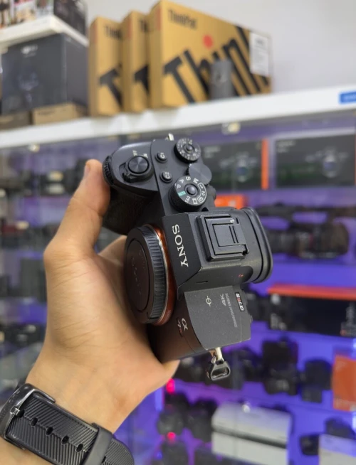 Sony A7R IV 4K30p 61MP Full-Frame 5-Axis SteadyShot 10/10