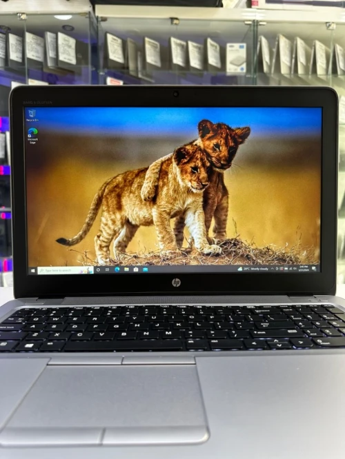 Laptop HP Elitebook 850 G3 i5-6em 8GB 256GB AMD R7 L365X 1GB