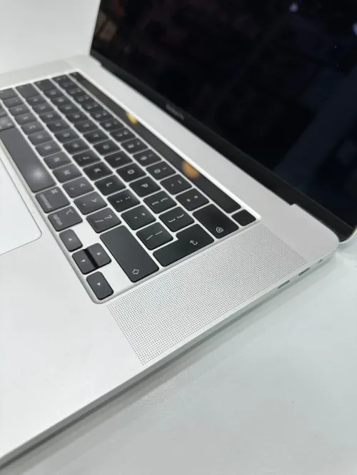 MacBook Pro 2019 I7 32GB RAM 512GB SSD 16"