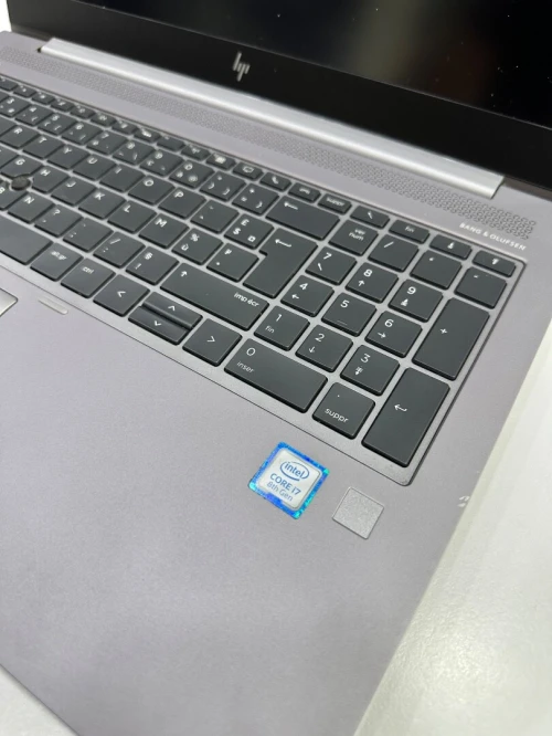 HP ZBOOK 15U G5 I7 8GB RAM 256GB SSD +AMD 15,6"