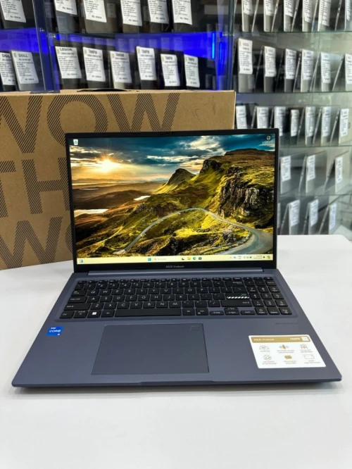 Asus vivobook X16  i5-12éme 8GB 256GB SSD 15,6" FHD Windows 11