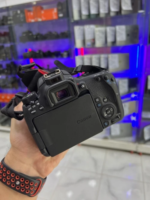 Canon EOS 77D Nu 6K