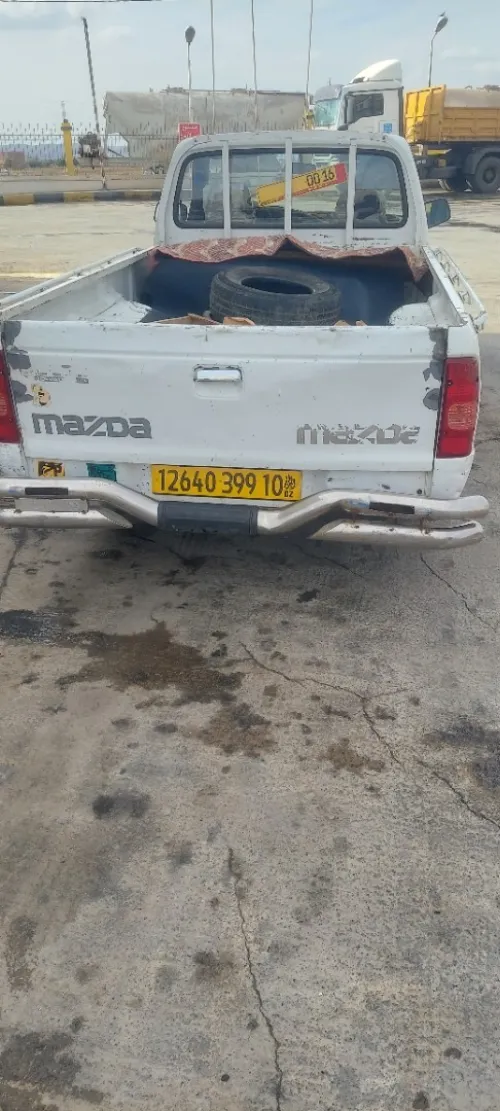 Mazda Mazda 1999 b200