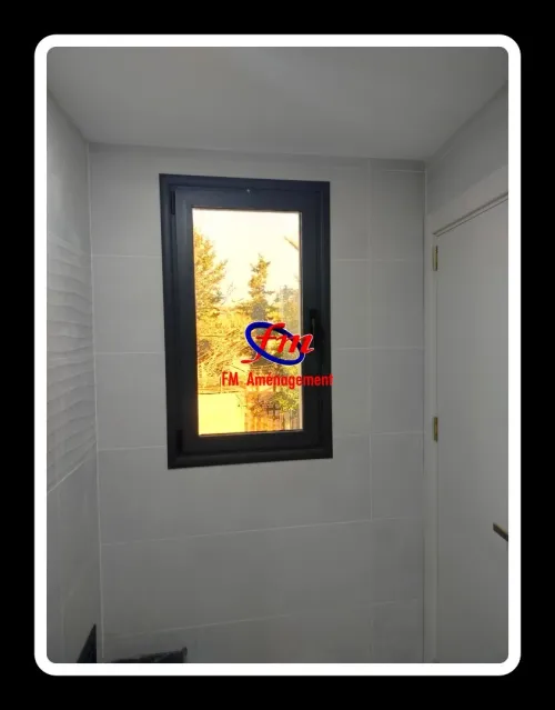 Cloison amovible. Porte. Fenêtre aluminium