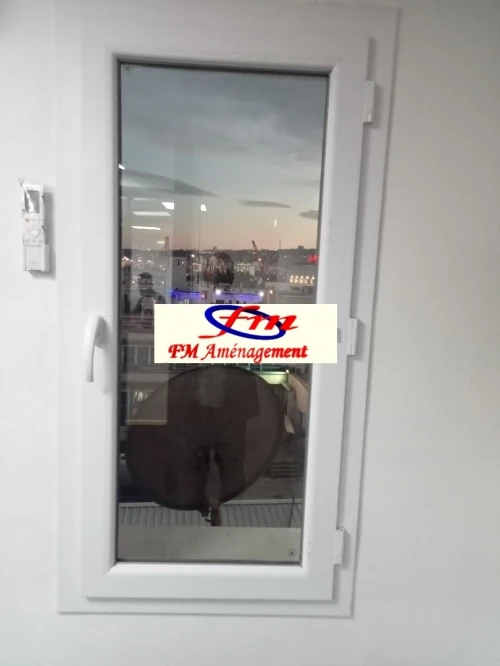 Menuiserie aluminium TPR. Strugal, HPS, Méta 50, Cloison Amovible et verre Trempé