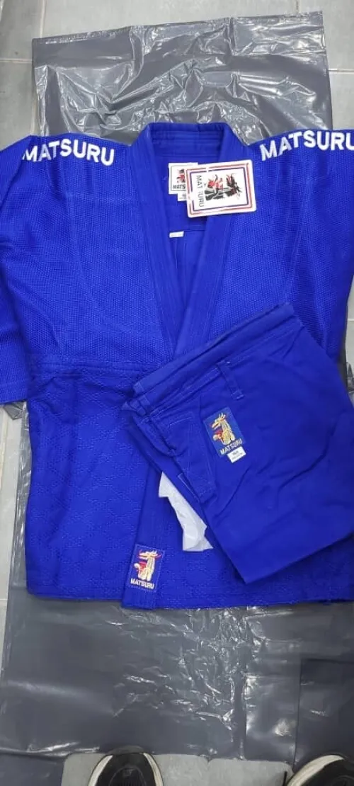 Kimono Judo matsuru compétition super qualité 900 grammes0