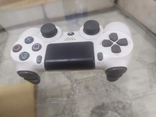 PS4 1 tera + 2 Manet original + les jeux