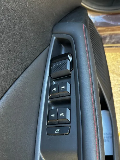 MG 5 2025 300 TGi