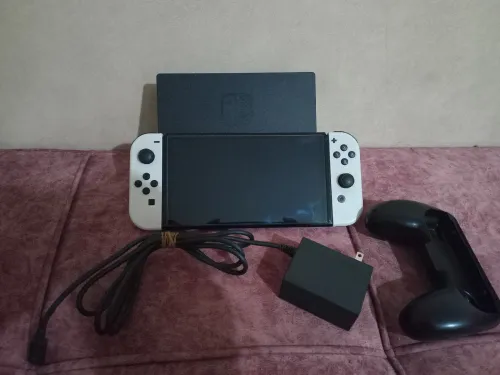 Nintendo switch oled 10/10 flache + 35 jeux + accessoires