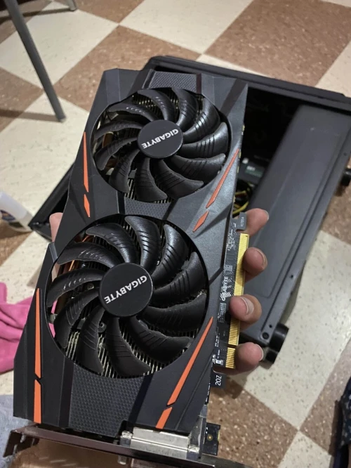 GIGABYTE RX570 4GB VRAM [used-like new]