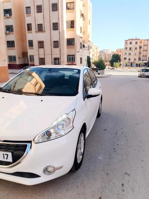 Peugeot 208 2015 Allure Facelift