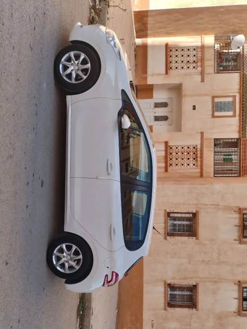 Peugeot 208 2015 Allure Facelift