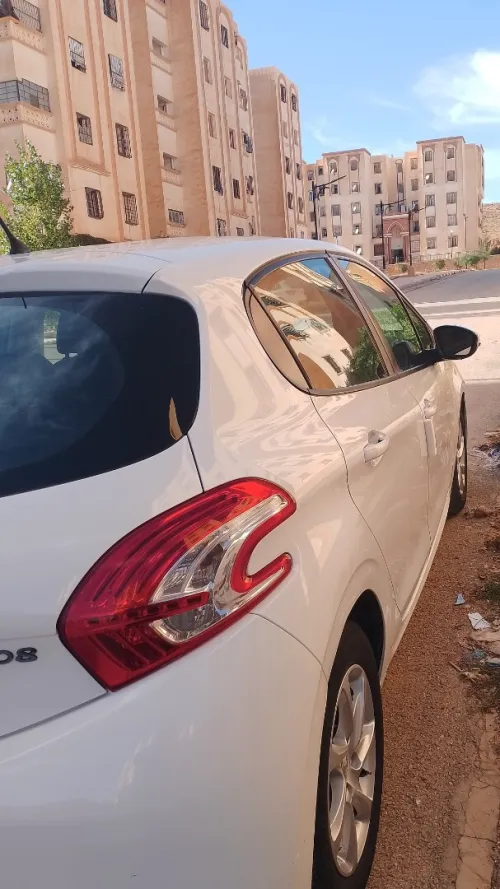 Peugeot 208 2015 Allure Facelift