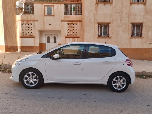 Peugeot 208 2015 Allure