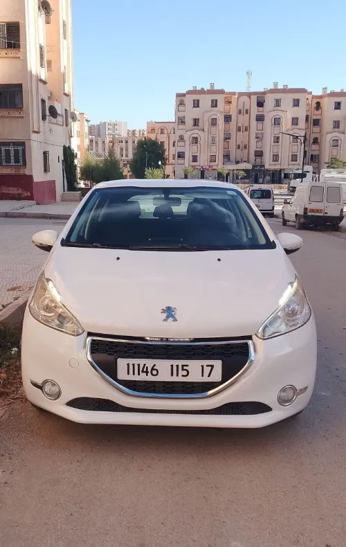 Peugeot 208 2015 Allure Facelift
