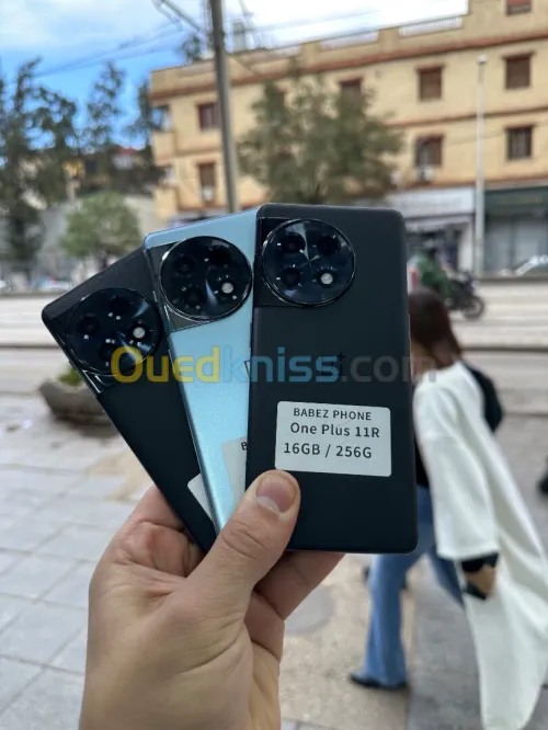 One plus 11R 16/256 2sim état 10/10 avec garantie 1 mois
