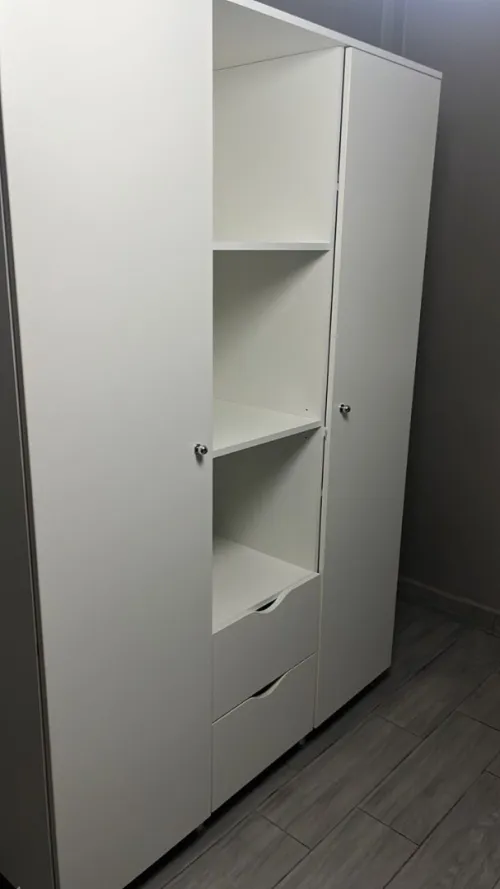 Armoire, lit, bureaux, meuble pour coiffeuse