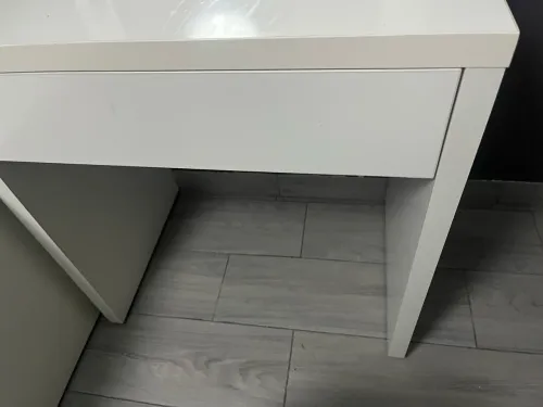 Armoire, lit, bureaux, meuble pour coiffeuse