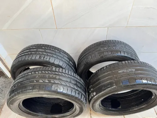 Pneus Continental 235/55 R18 100V à vendre