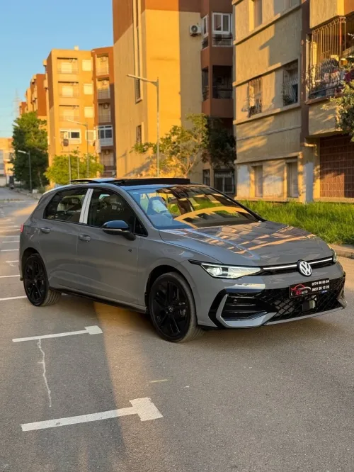 Volkswagen Golf 8 2025 Edition black Full options