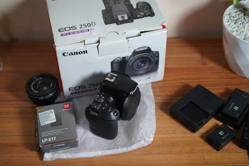 Canon EOS 250d