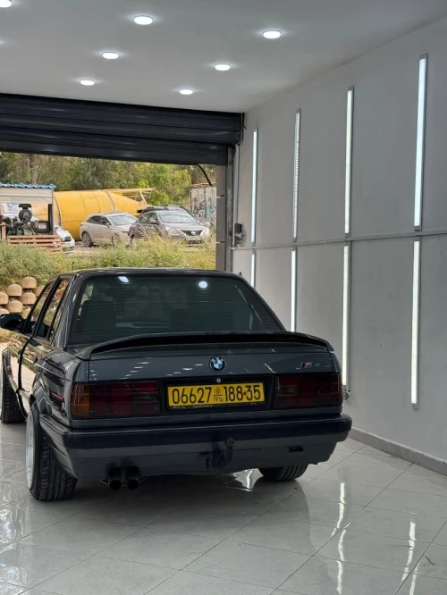BMW E30 1988 