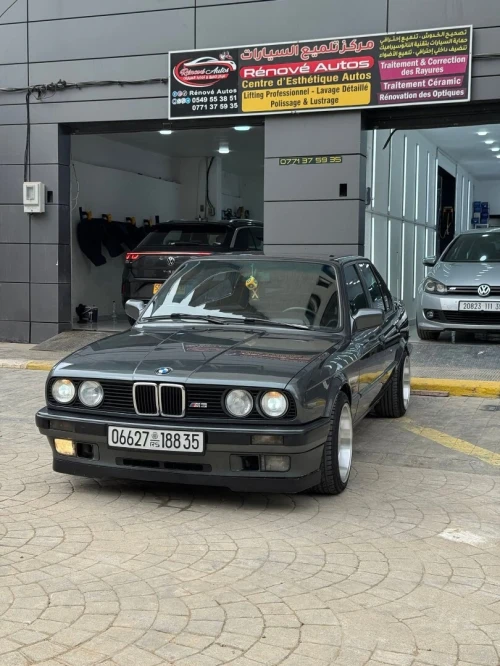 BMW E30 1988 