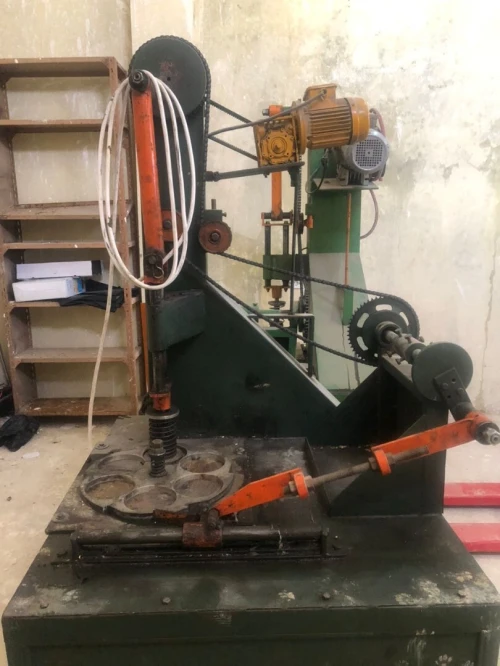 Machine fabrication des caissette 