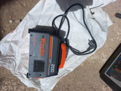 الة تلحيم welding machine machine à souder Kzubr MMA-200N 
