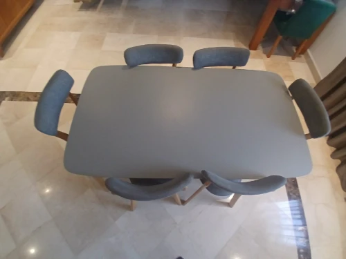 Table et chaises de salle à manger (6) d'occasion mais propres