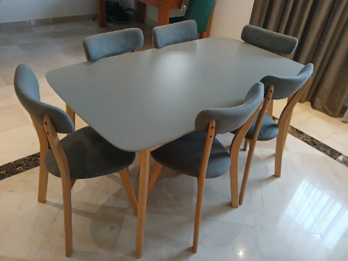 Table et chaises de salle à manger (6) d'occasion mais propres