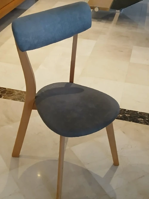 Table et chaises de salle à manger (6) d'occasion mais propres