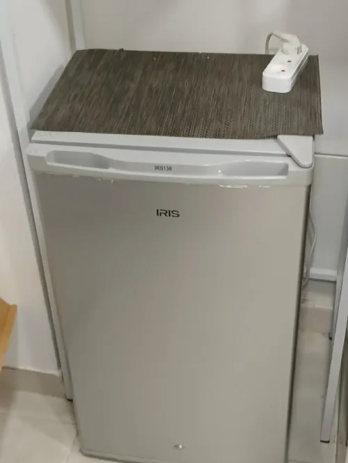 Petit réfrigérateur super froid en bon état et de bonne qualité