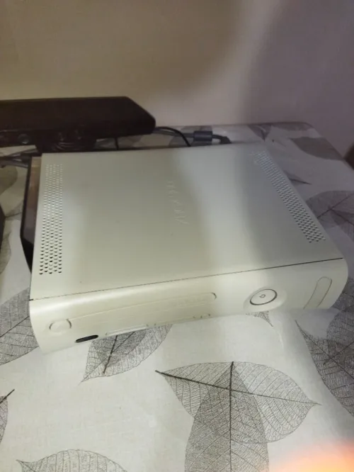 Xbox 360 fat 2 Manette avec kinect prix 18000DA