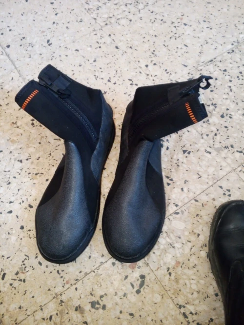 Très belle chaussures de plage et de plange venue d'Angleterre neuf