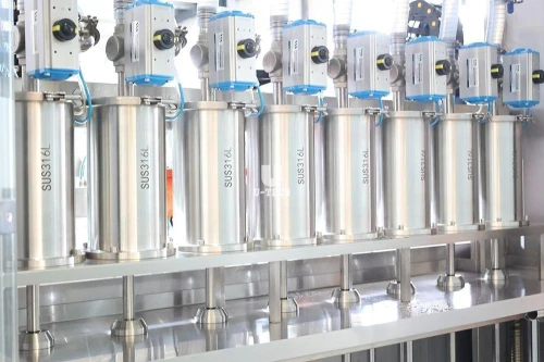 Ligne Remplissage des liquides de refroidissement Auto ET  Machine de Soufflage de Bouteilles 