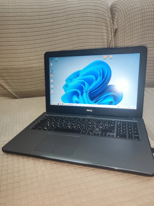 Dell Inspiron 15 (5567) | Core i7 7e Gen | 12 Go RAM | 256 SSD | GPU 4 Go | Très Bon État