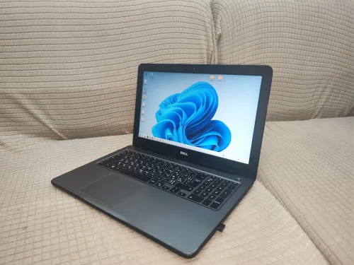 Dell Inspiron 15 (5567) | Core i7 7e Gen | 12 Go RAM | 256 SSD | GPU 4 Go | Très Bon État