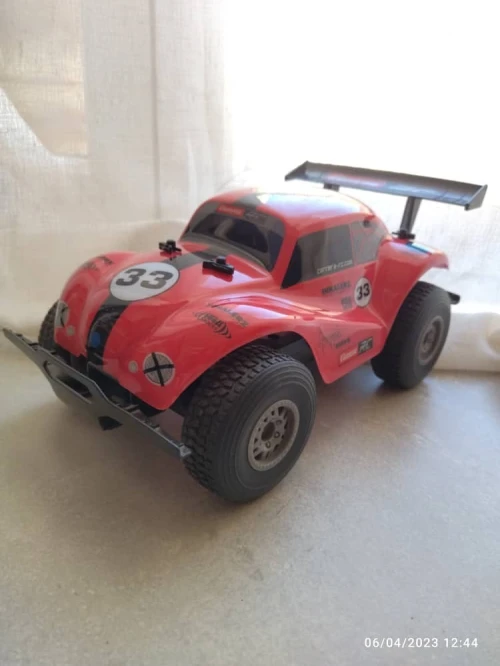Voiture télécommandée 