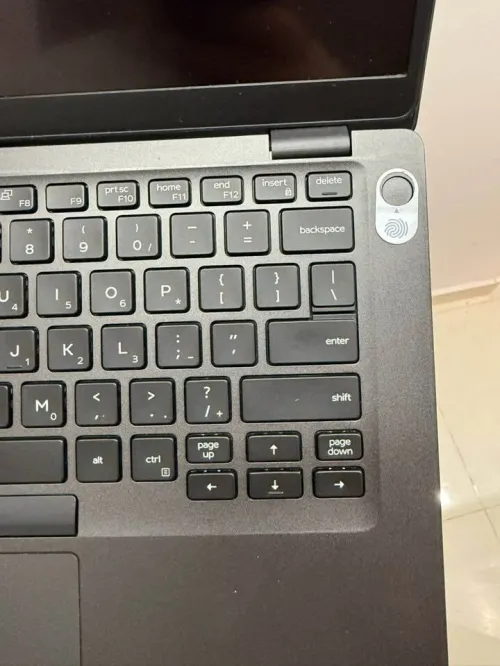 Dell Latitude 5400 14 inch. FHD Touch Screen i7-8665U \ 8G \ 256G