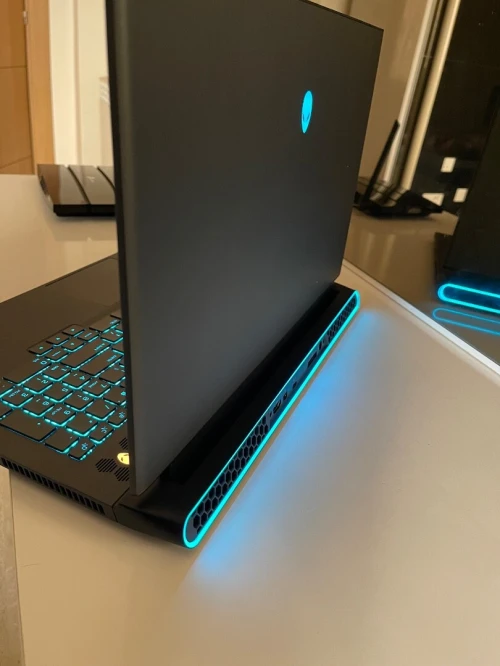 Laptop Gaming ALIENWARE M17 R4 RTX 3070 - RTX3070 - 32gb RAM - 1To SSD - I7 10870h - Avec La Boîte