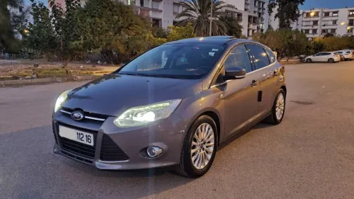 Ford Focus 5 portes 2012 Titanium