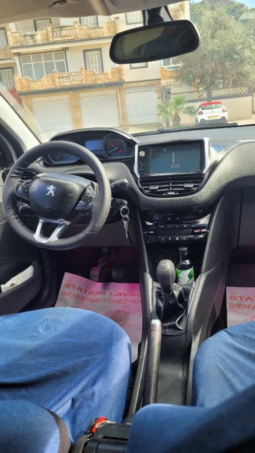 Peugeot 208 2015 Allure Facelift