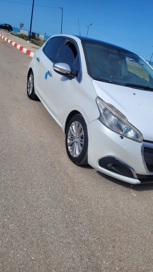 Peugeot 208 2015 Allure Facelift