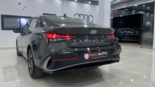 Hyundai Elantra 2025 