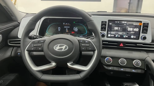 Hyundai Elantra 2025 