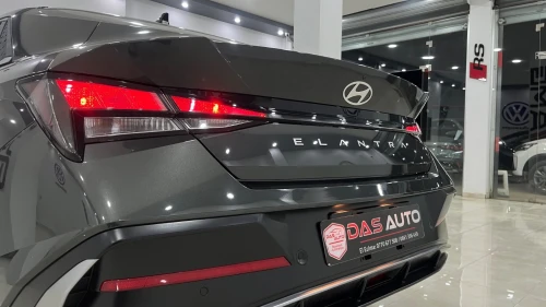 Hyundai Elantra 2025 